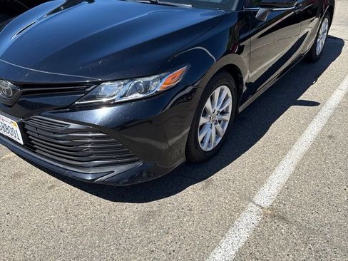 Used 2020 Toyota Camry LE w/ Convenience Package FWD image 1