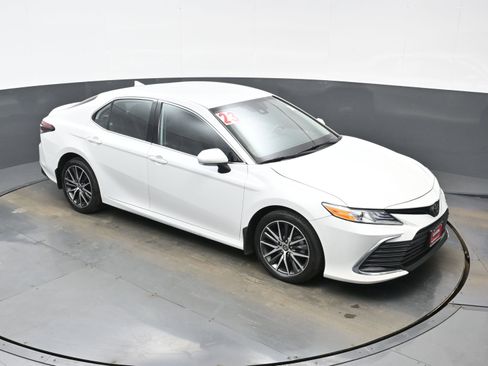 Used 2023 Toyota Camry XLE image 35
