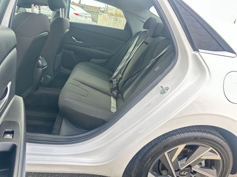 Used 2025 Hyundai Elantra SEL image 38