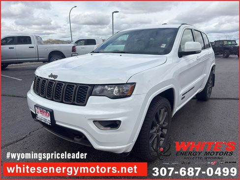 Certified 2025 Jeep Grand Cherokee Altitude AWD/4WD image 1