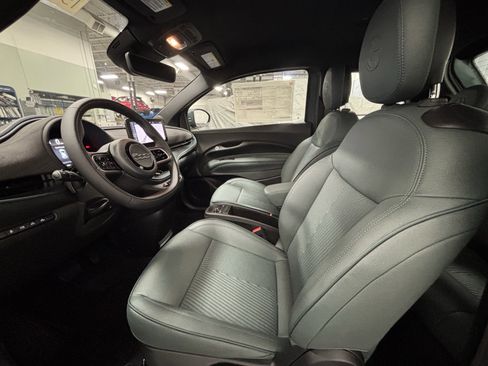 New 2025 FIAT 500 e image 9