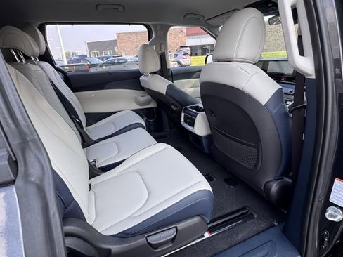 New 2026 Kia Carnival EX image 33