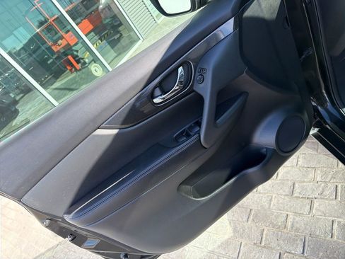 Used 2016 Nissan Rogue SL w/ SL Premium Package image 11