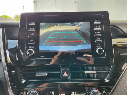 Used 2022 Toyota Camry SE FWD image 19