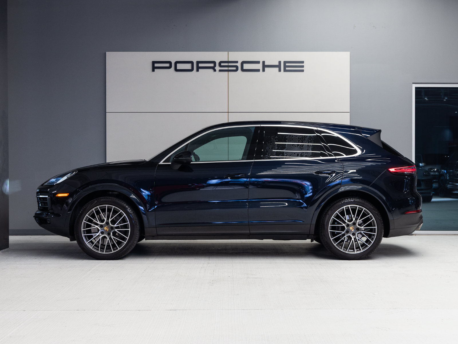 Certified 2023 Porsche Cayenne AWD/4WD image 2