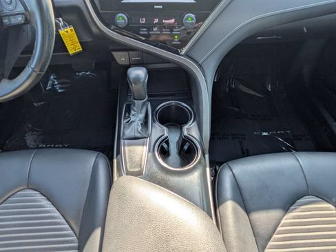 Used 2020 Toyota Camry SE FWD image 18