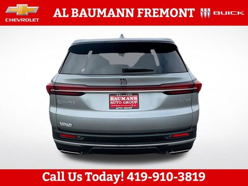 Used 2025 Buick Enclave Preferred AWD/4WD image 9