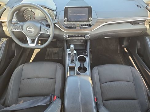 Used 2024 Nissan Altima 2.5 SV FWD image 9