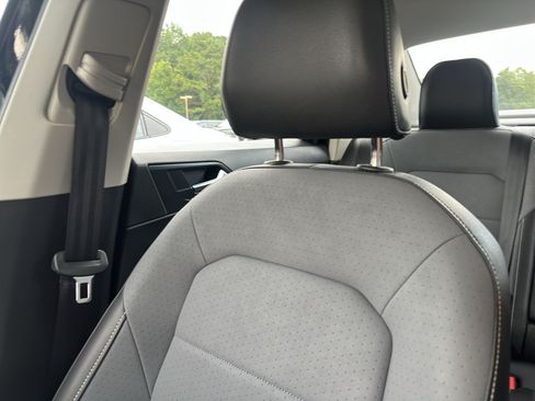 Used 2025 Volkswagen Jetta SE FWD image 20