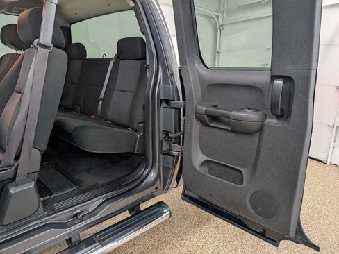 Used 2011 Chevrolet Silverado 2500 LT AWD/4WD image 12