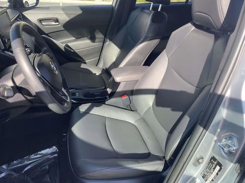 Used 2022 Toyota Corolla Cross XLE w/ Convenience Package image 17