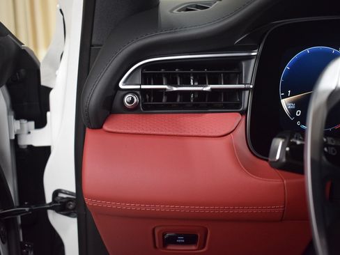 Certified 2025 Maserati Grecale Modena AWD/4WD image 28