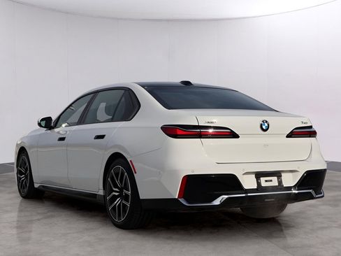 Used 2025 BMW 740i xDrive w/ Premium Package image 5