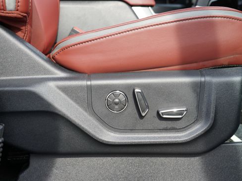 Used 2018 Ford F150 Platinum w/ Equipment Group 701A Luxury image 31