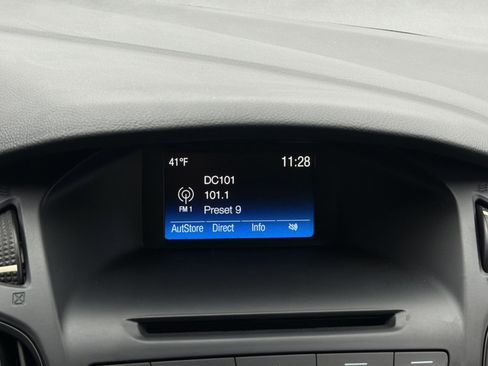 Used 2015 Ford Focus SE image 18