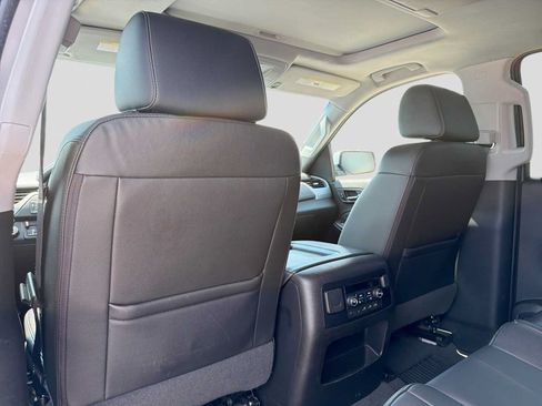 Used 2019 GMC Yukon XL SLT w/ Open Road Package AWD/4WD image 18