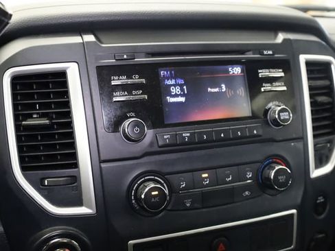 Used 2017 Nissan Titan S image 19