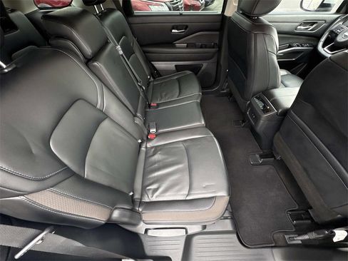 Used 2023 Nissan Pathfinder SL image 15