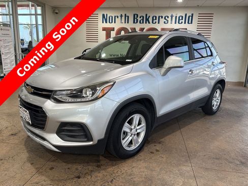 Used 2017 Chevrolet Trax LT w/ LT Convenience Package image 1