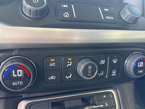 Used 2023 GMC Acadia SLE FWD image 20