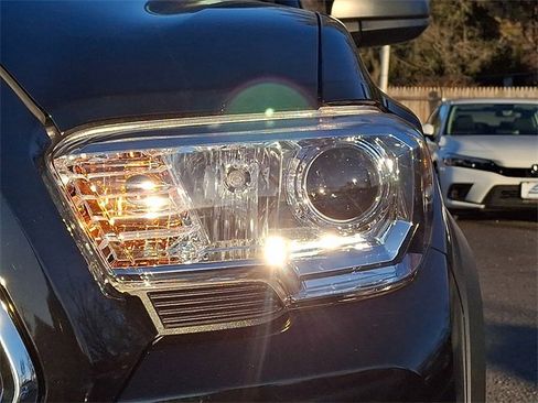 Used 2023 Toyota Tacoma TRD Sport image 8