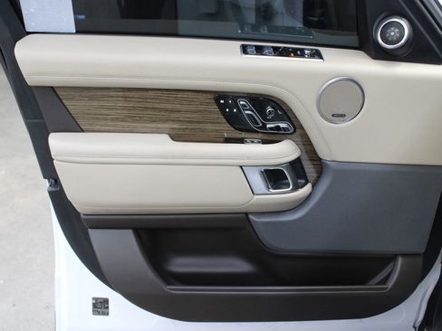 Used 2019 Land Rover Range Rover HSE image 10