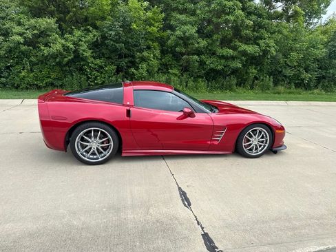 Used 2005 Chevrolet Corvette Coupe w/ Preferred Equipment Group RWD image 10