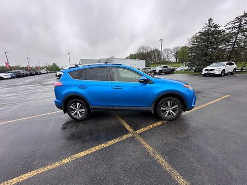 Used 2017 Toyota RAV4 XLE AWD/4WD image 2
