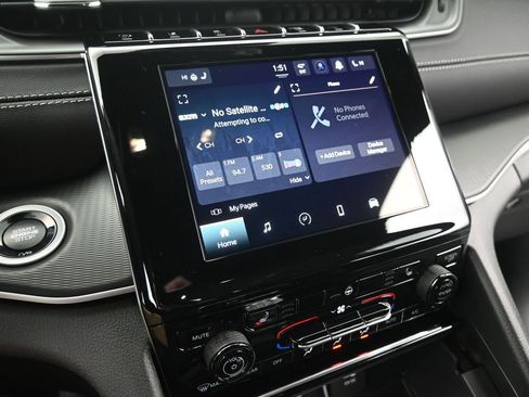 New 2025 Jeep Grand Cherokee L Laredo w/ Luxury Tech Group I image 36