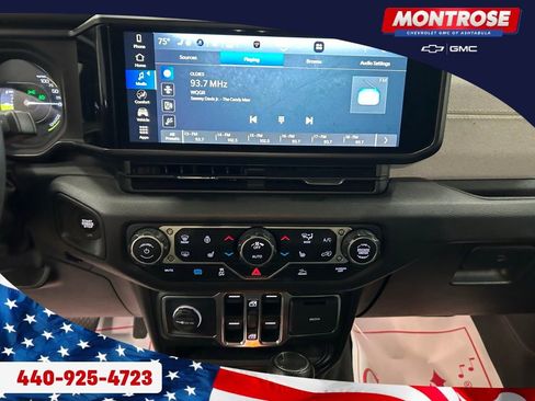 Used 2024 Jeep Wrangler Unlimited w/ Convenience Group image 17