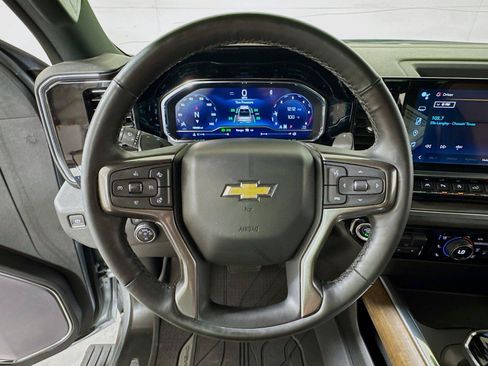 Used 2023 Chevrolet Silverado 1500 High Country w/ High Country Premium Package AWD/4WD image 9