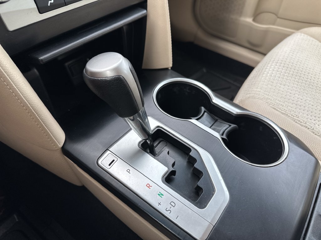 Used 2013 Toyota Camry LE FWD image 11