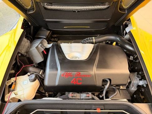 Used 2015 Alfa Romeo 4C Spider w/ Convenience Group image 28