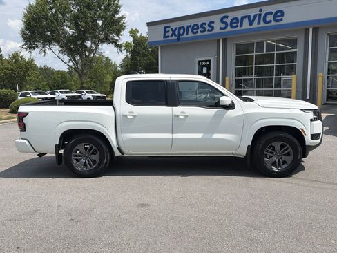 Used 2025 Nissan Frontier SV RWD image 13
