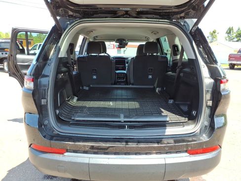 Used 2022 Jeep Grand Cherokee L Limited w/ Trailer Tow Group (B) AWD/4WD image 12