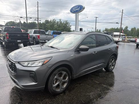 Used 2023 Ford Escape ST-Line w/ Tech Pack #1 AWD/4WD image 4