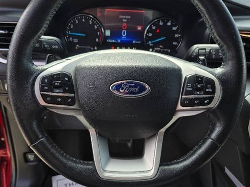 Used 2021 Ford Explorer XLT w/ Equipment Group 202A AWD/4WD image 16