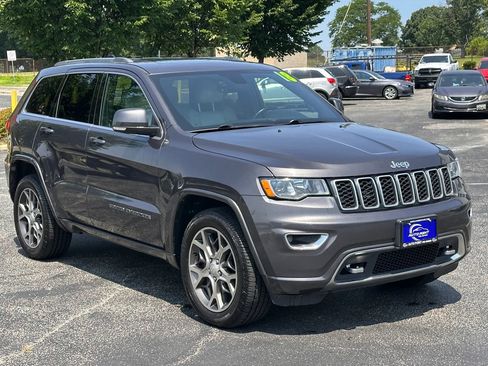 Used 2018 Jeep Grand Cherokee Limited AWD/4WD image 3