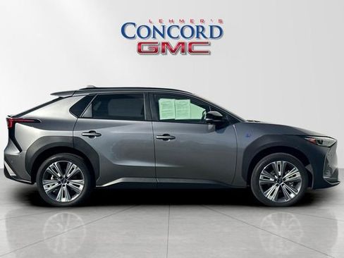 Used 2023 Subaru Solterra Limited image 3