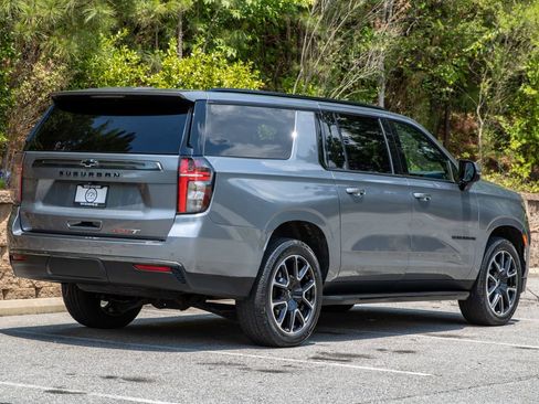 Used 2022 Chevrolet Suburban RST w/ Luxury Package AWD/4WD image 6