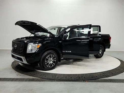 Used 2024 Nissan Titan SV w/ Accessory Utility Package image 11