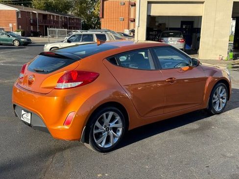 Used 2016 Hyundai Veloster Base image 8