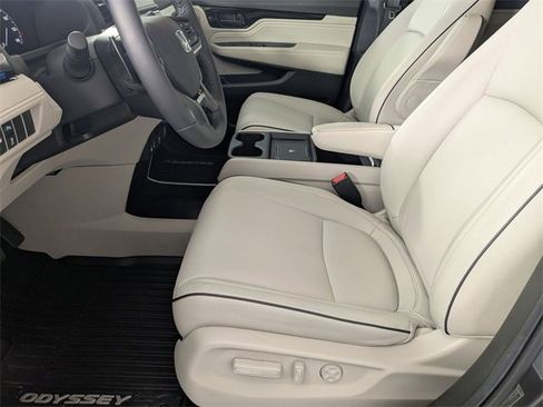 Used 2025 Honda Odyssey Touring image 14