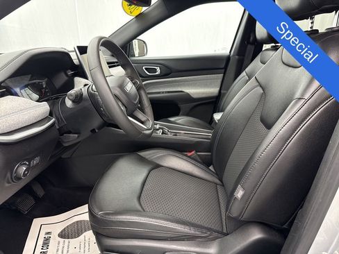 Used 2024 Jeep Compass Latitude AWD/4WD image 16