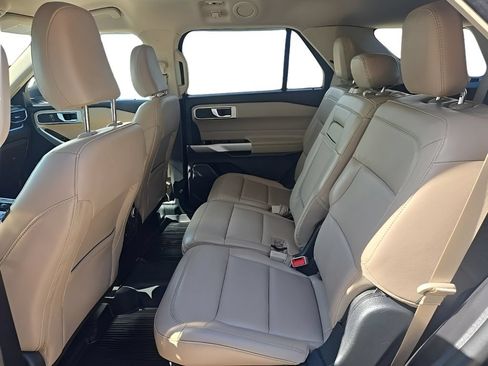 Used 2021 Ford Explorer XLT AWD/4WD image 26