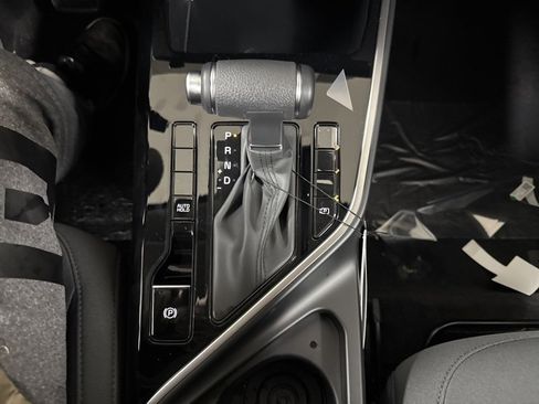 New 2025 Kia Niro LX image 28