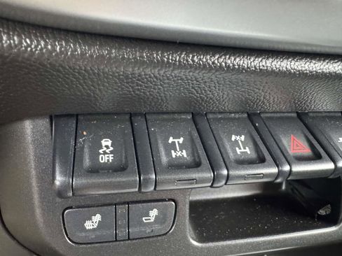 Used 2020 Chevrolet Colorado ZR2 w/ ZR2 Dusk Special Edition image 30