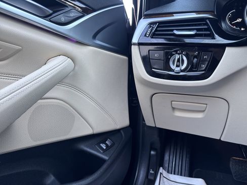 Used 2018 BMW 530i xDrive image 24