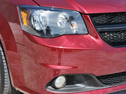 Used 2019 Dodge Grand Caravan SE FWD image 9