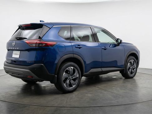 Used 2025 Nissan Rogue SV image 9